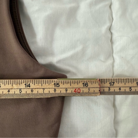 Babaton Aritzia Crop Fitted Tank Top Size L Brown - Picture 4 of 5